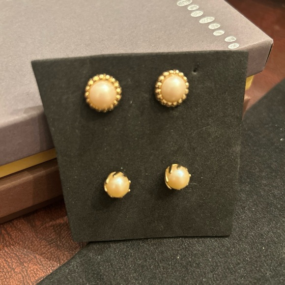 The Unbranded Brand Jewelry - Chic Gold and Cream Stud Earrings